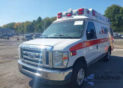 2013 Ford E-350 Super Duty Commercial z USA, uszkodzony, nr VIN 1FDSS3ES5DDB35354